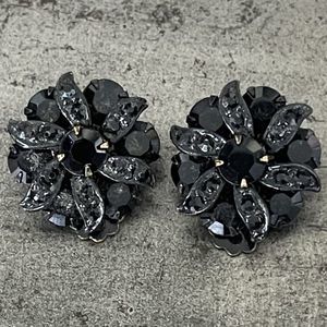 Vintage Black Prong Set Rhinestone Japanned Clip On Earrings Round 3/4” Diameter
